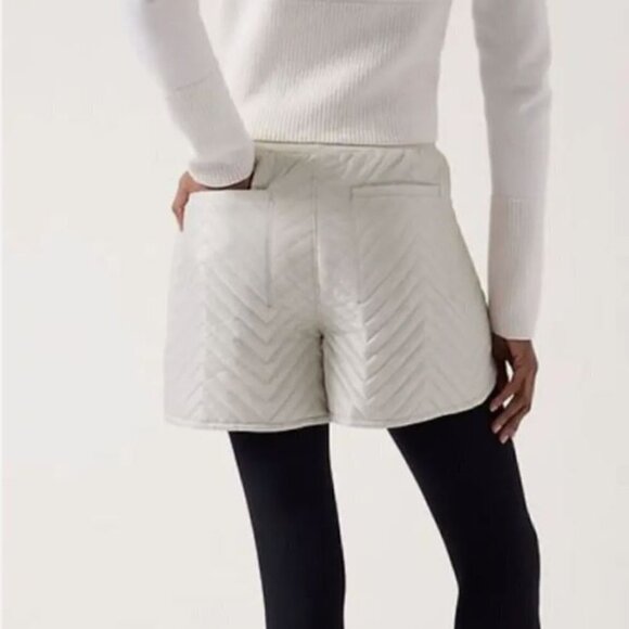 ATHLETA Cream APRES SKI SHORTS Lightweight Down Hiking Zip Pocket #467120 RT$89 - Picture 3 of 5